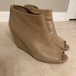 Nine West blaze wedge ankle bootie with zip back size 8.5 in Nude color .